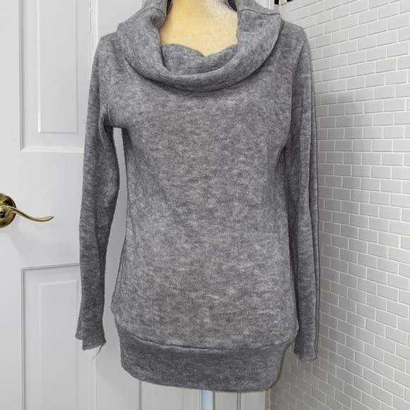 Beautiful cowl neck long sleeve mottled grey cotton blend sweater. Size Medium. - Picture 5 of 7